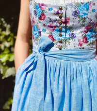 Sis Dirndl Blumen Hellblaue Schuerze